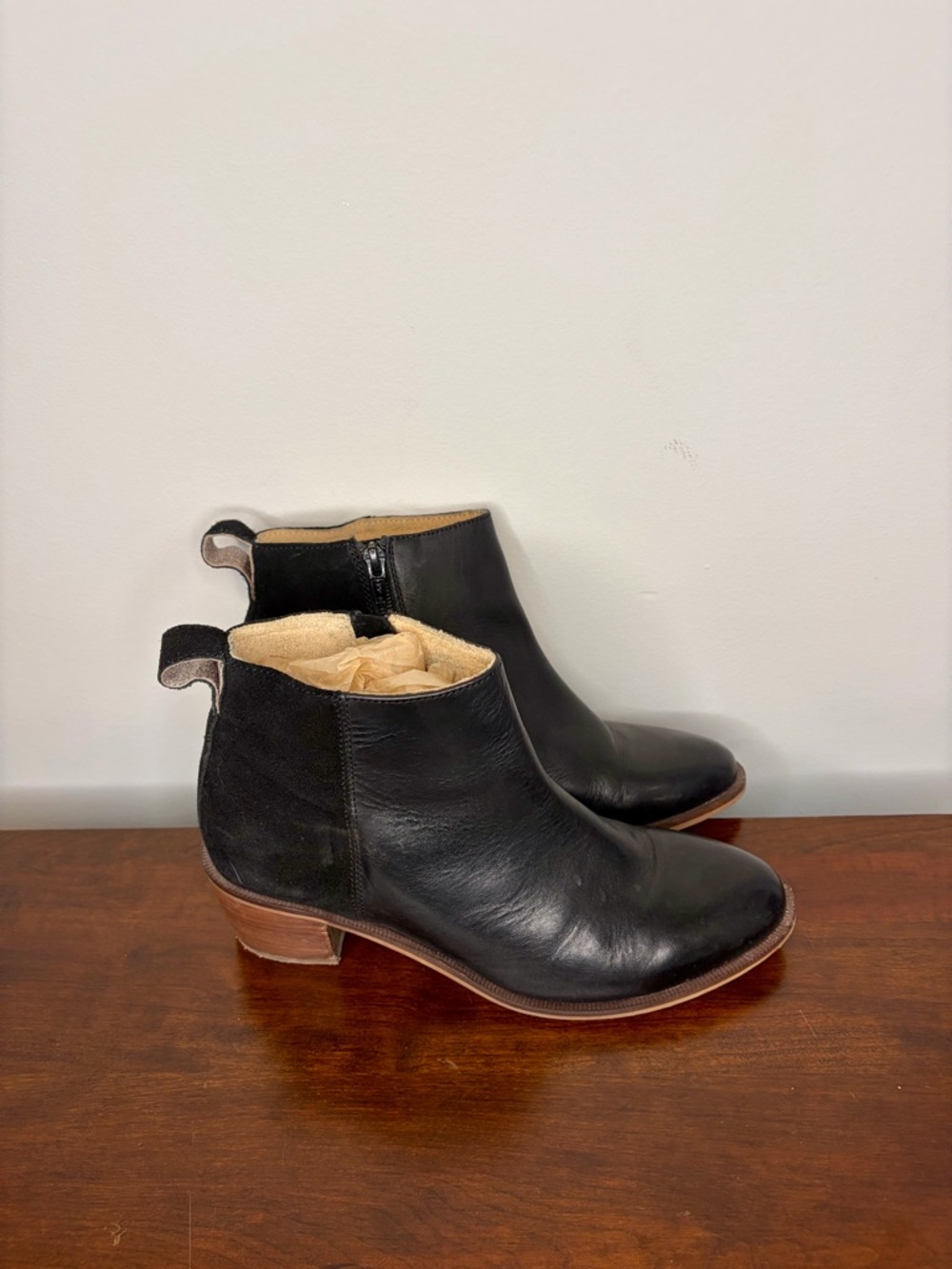 Elegant Black Leather Women's Ankle Boots - Picture 4 of 7